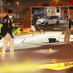 ¡Doble asesinato en SJL! Sicarios acribillan a dos jóvenes mientras remolcaban un auto