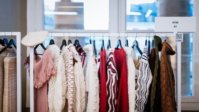 Resaltaron las prendas hechas de fibras naturales.