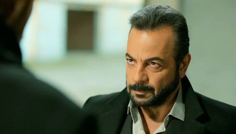 Fekeli confronta a Fikret (Foto: Tims & B Productions)