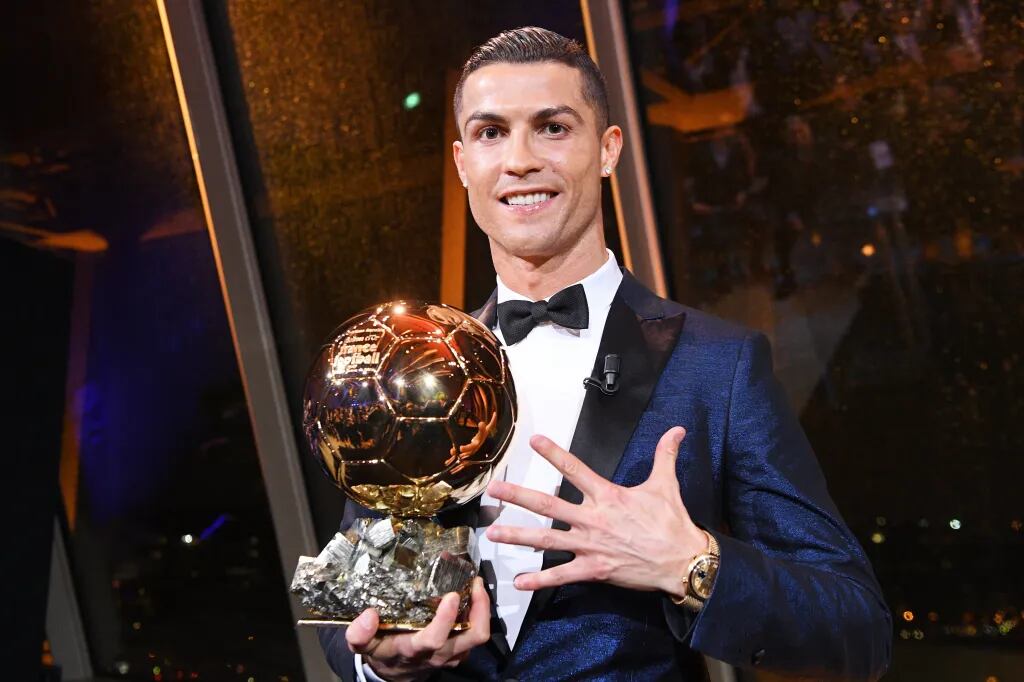 En 2017, Cristiano Ronaldo gana su quinto Balón de Oro, igualando así a Lionel Messi.