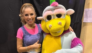 Karina y Timoteo soplan 30 velitas, con presentación en YouTube para todos sus fans