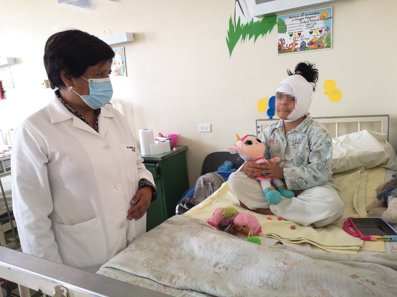 Especialistas del servicio de Cirugía Plástica y Quemados del Instituto Nacional de Salud del Niño realizaron la técnica del colgajo libre microquirúrgico en la operación