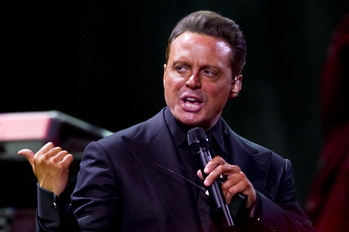Luis Miguel salió libre luego de pagar una fianza de un millón de dólares (Foto: MARTIN BERNETTI / AFP)