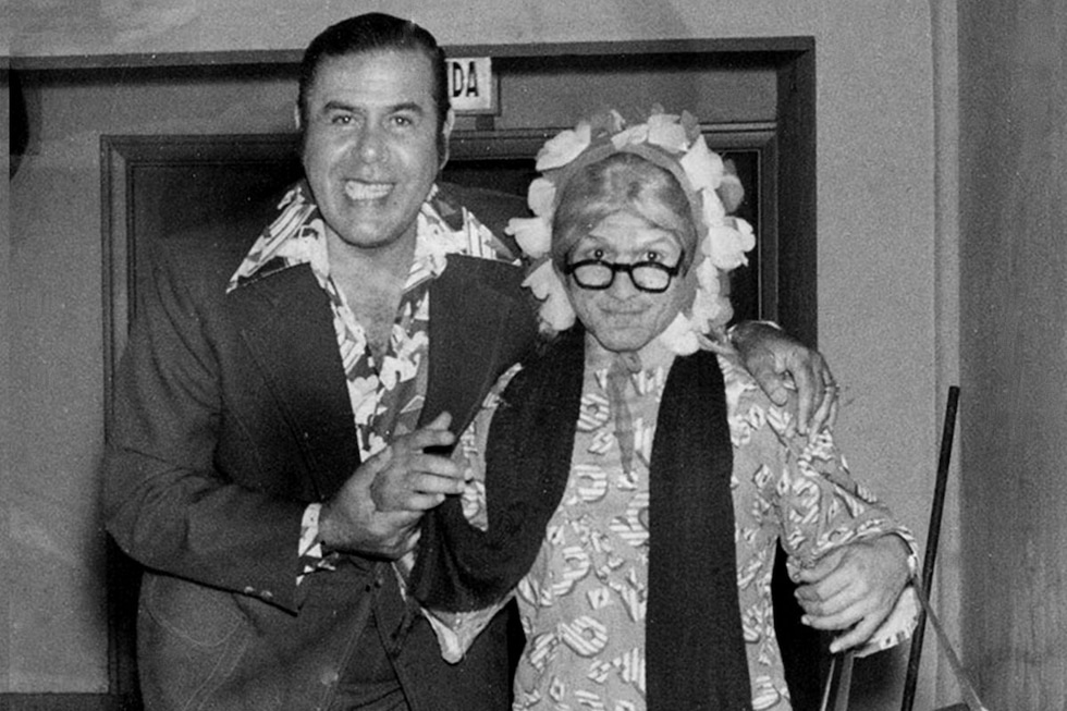 Miguel nació un 14 de setiembre de 1949, en Lima; durante su etapa de adolescente, formó parte del grupo musical 'Los Flyer´s', donde cantaba y también fungía de animador. Dicho grupo musical tuvo relativo éxito, pues en esa época ingresaba con gran acogida, la ola de la música extranjera.