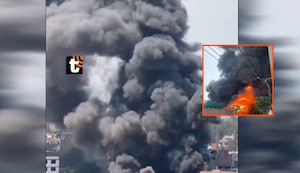 ¡Alarma por voraz incendio en SJL! Fuego consumió almacén de colchones y movilizó al menos 60 bomberos