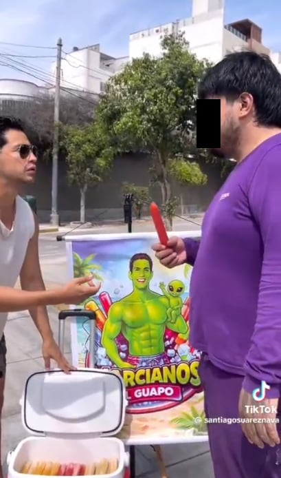 Actor Santiago Suárez vende marcianos por las calles de Lima en este verano.