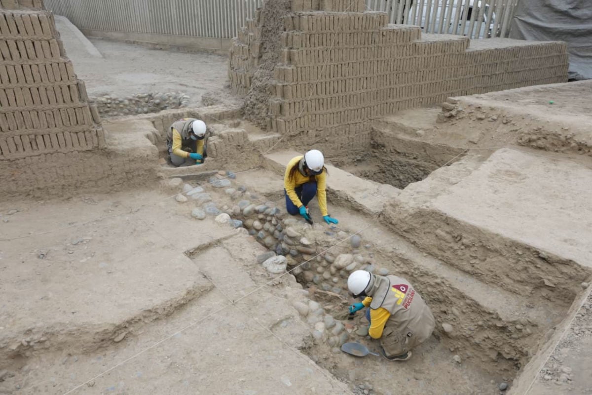 Arqueólogos hallaron restos humanos que corresponderían a la cultura Lima, con una antigüedad aproximada del año 650 d. C., durante trabajos de investigación en la Huaca Pucllana, en Miraflores. Fotos: Mario Zapata N. / @photo.gec