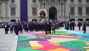 El Señor de los Milagros ingresó a Palacio de Gobierno después de 40 años | VIDEO