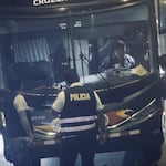 Delincuentes balean un bus de Cruz del Sur en Puente Piedra