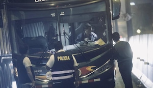 Puente Piedra: Delincuentes balean bus de Cruz del Sur en la Panamericana Norte