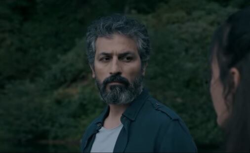 Feyyaz Duman interpreta a Ilker, un fotógrafo poco social y serio (Foto: TRT)