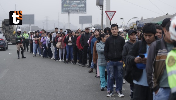 Invidentes reciben ayuda por parte de la policía