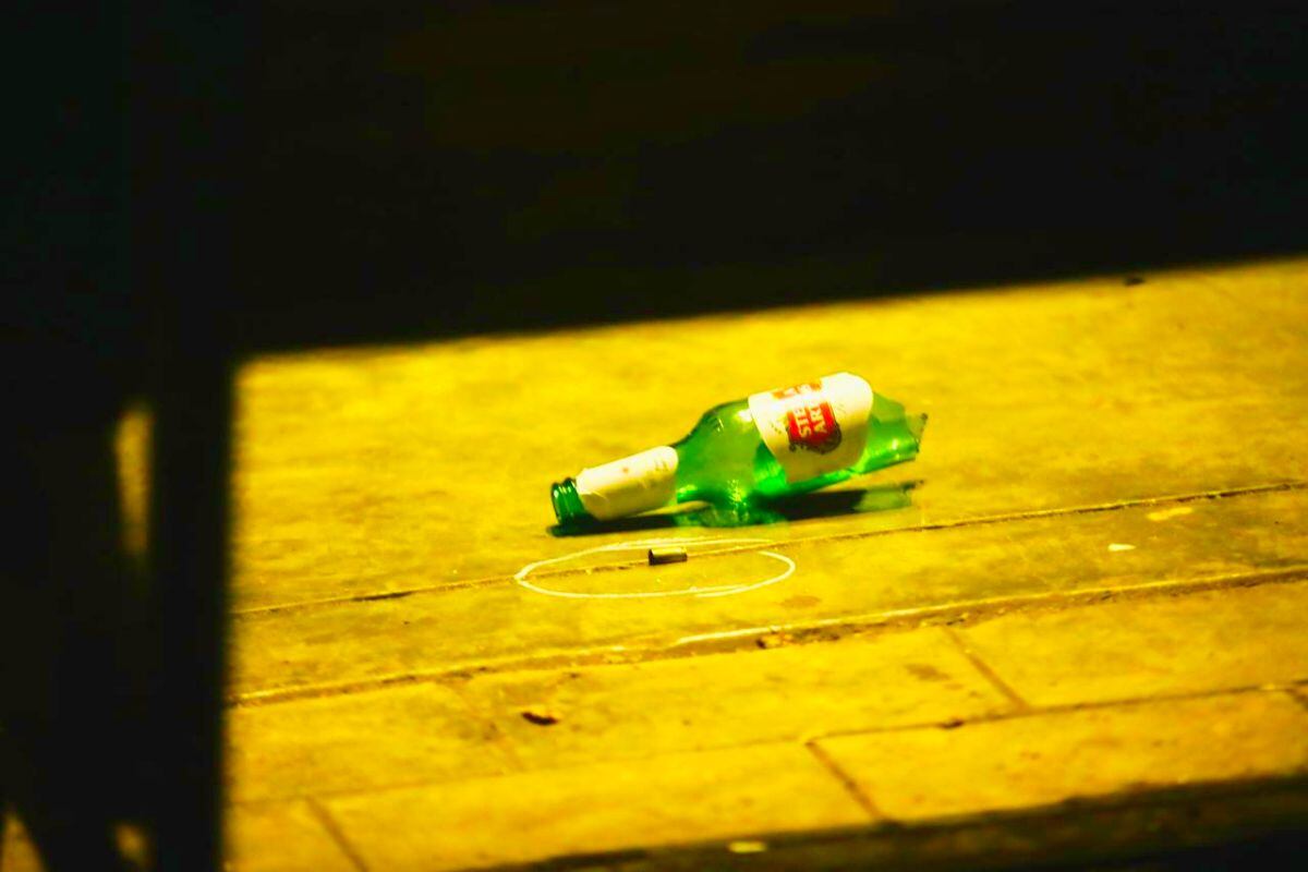 Sicarios asesinan en Independencia a un hombre mientras festejaba con sus amigos en un parque. Se contabilizó más de 15 casquillos de bala en el lugar. Fotos:@photo.gec