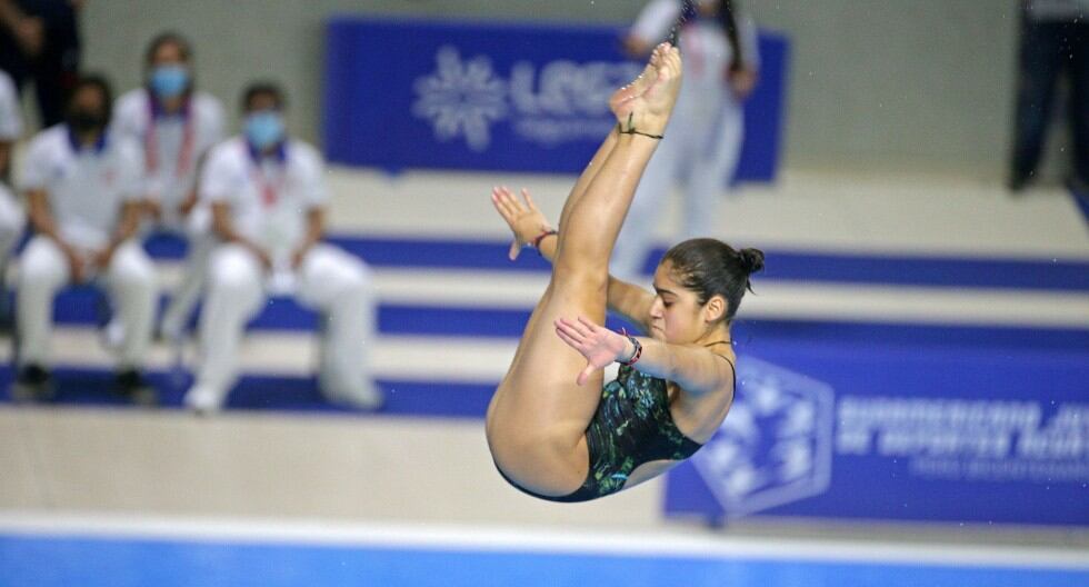 Orgullo blanquirrojo. A sus 14 años, Ana destaca como clavadista y acaba de ganar doble medalla de oro para el Perú. (Trome / Legado)