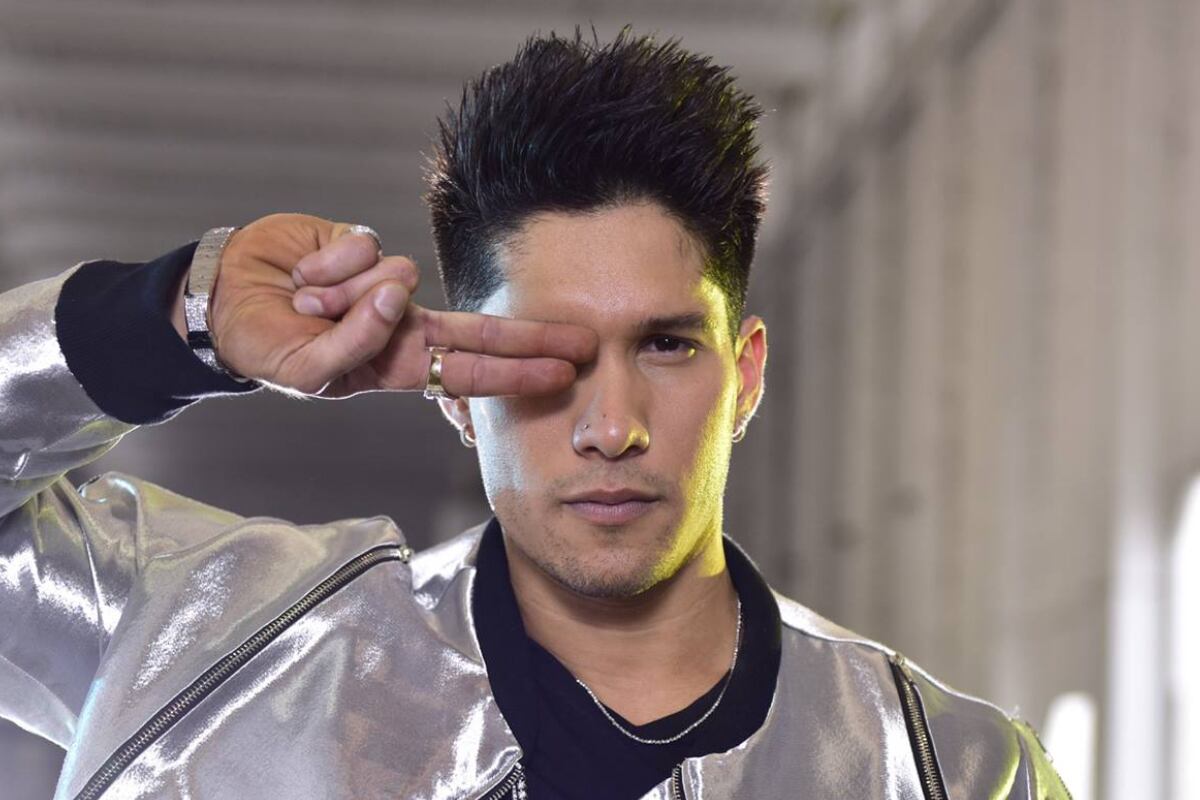 Chyno posando para sus redes sociales (Foto: Chyno Miranda / Facebook)