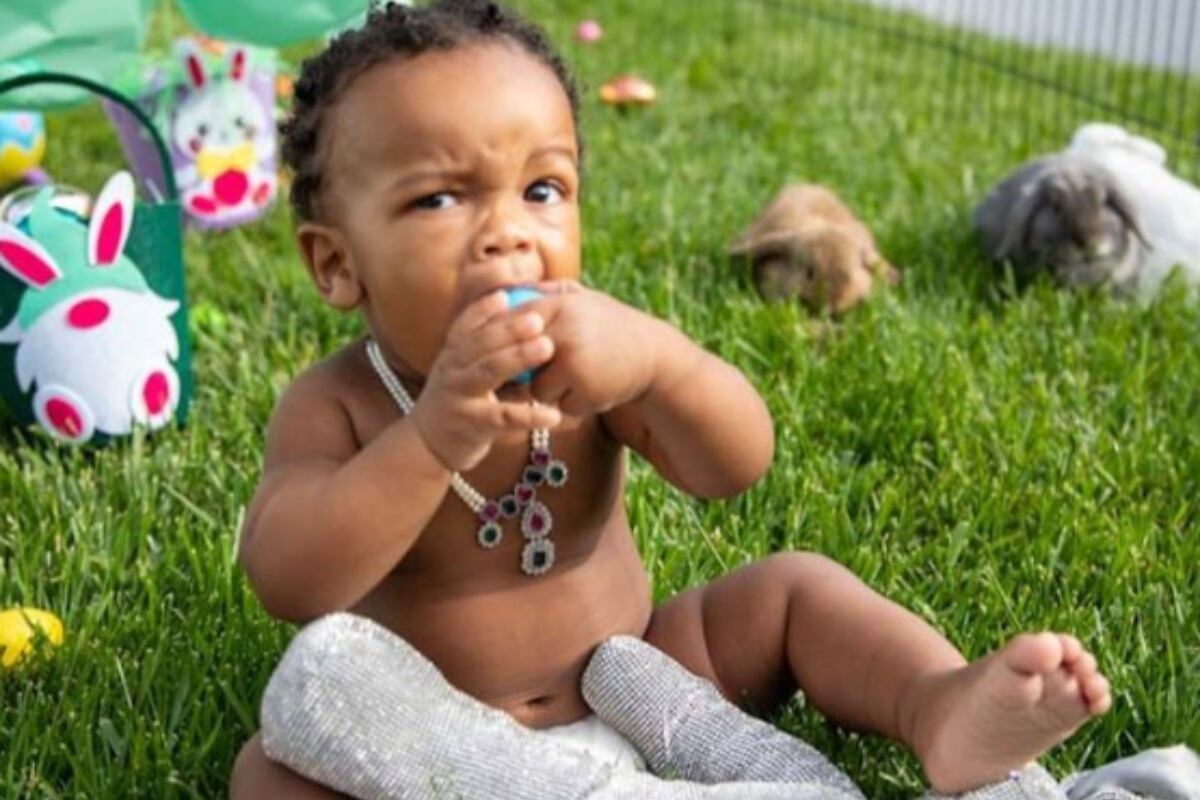 RZA jugando sobre el césped en una foto familiar (Foto: A$AP Rocky / Instagram)