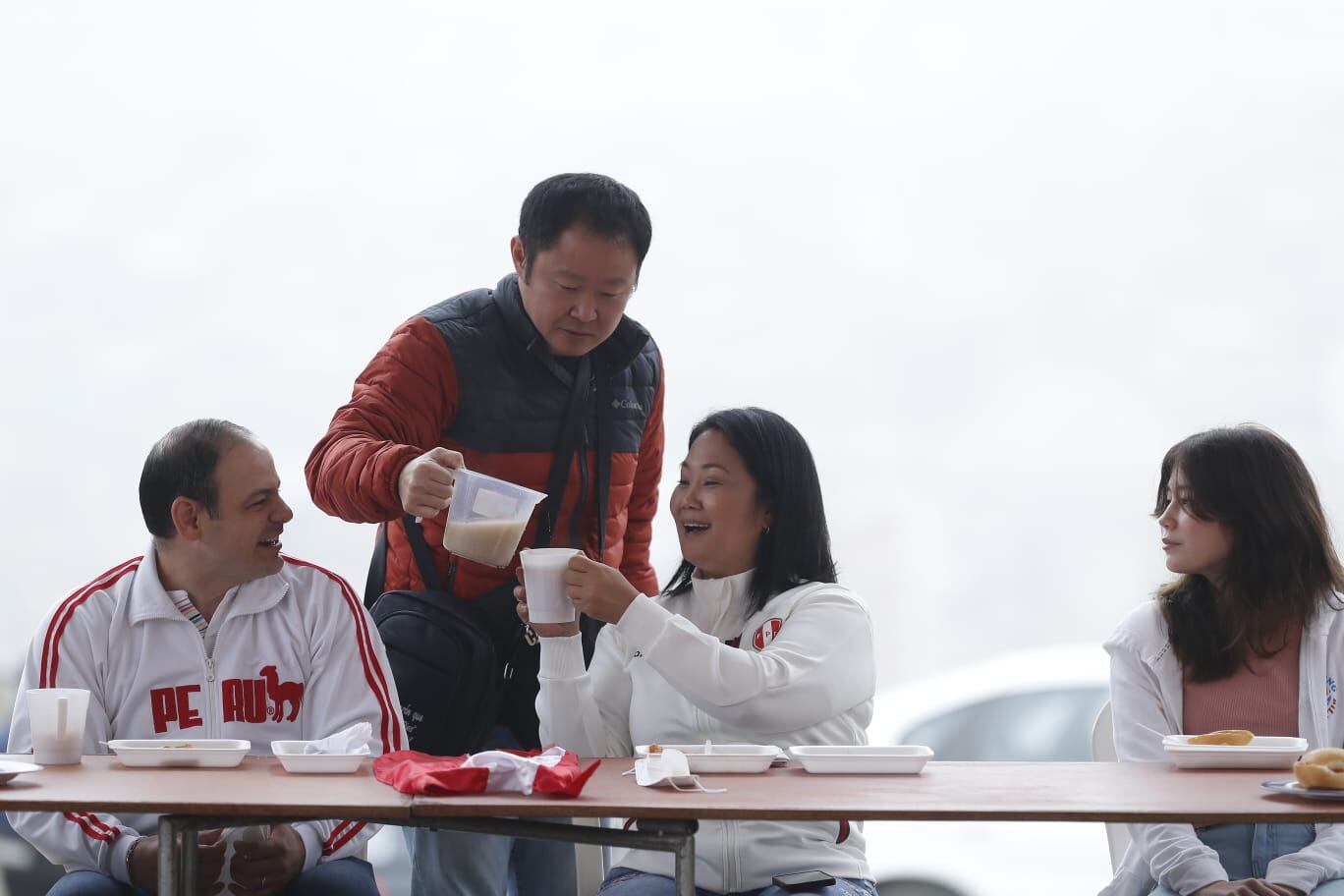 Kenji Fujimori mostró apoyo a su hermana Keiko durante desayuno electoral. (Foto: Hugo Pérez/GEC)