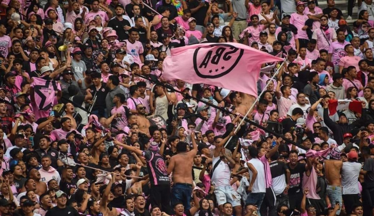 Hinchas 'rosados' esperan designación de nuevo Administrador