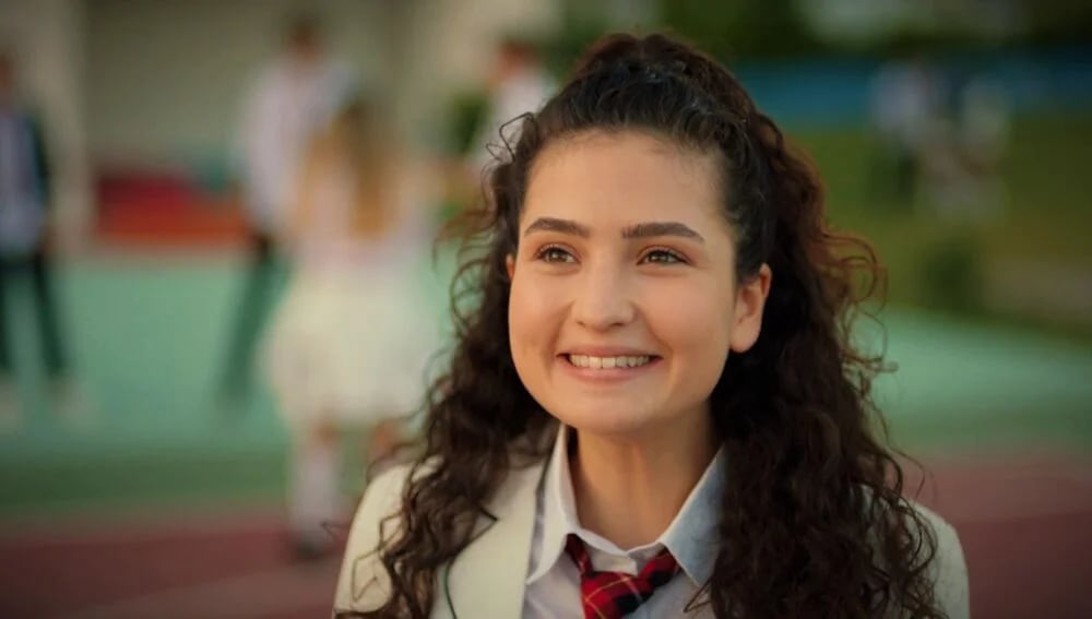 Aybike y Berk son la nueva pareja del colegio en la telenovela turca "Hermanos" (Foto: NG Medya)