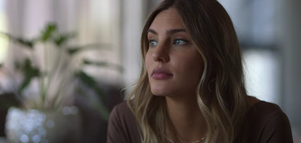 Michelle Salas (Macarena Achaga) se niega a hablar con su padre en la última temporada de "Luis Miguel, la serie" (Foto: Netflix)