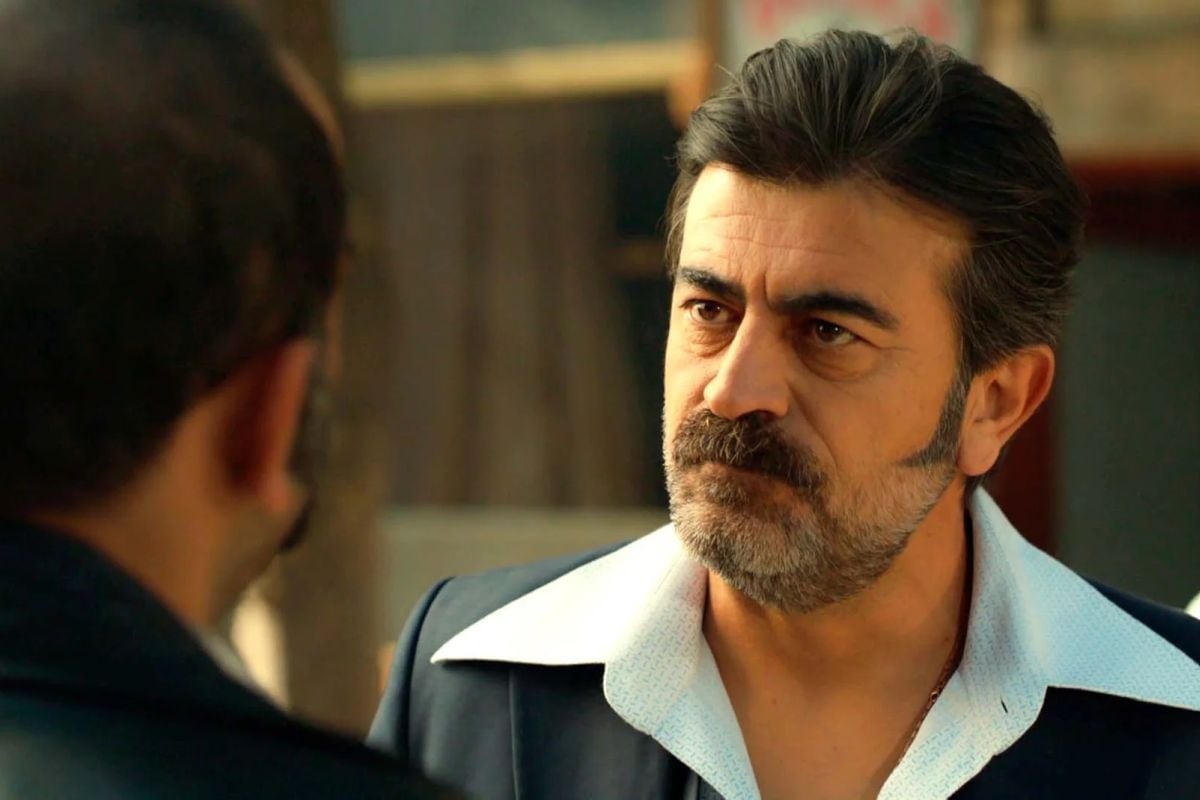 Abdülkadir le miente a Hakan en “Tierra amarga” (Foto: Tims & B Productions)