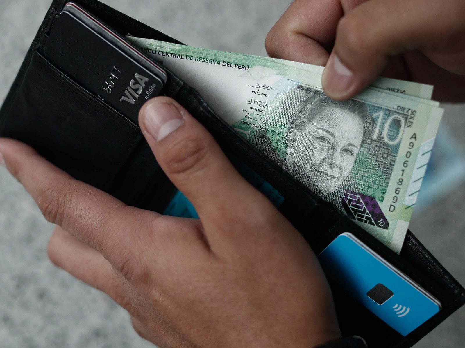 “La pensión mínima debe estar cuantificada para por lo menos asegurar un nivel de alimentación que permita sobrevivir", refiere el especialista. (Foto: El Comercio)