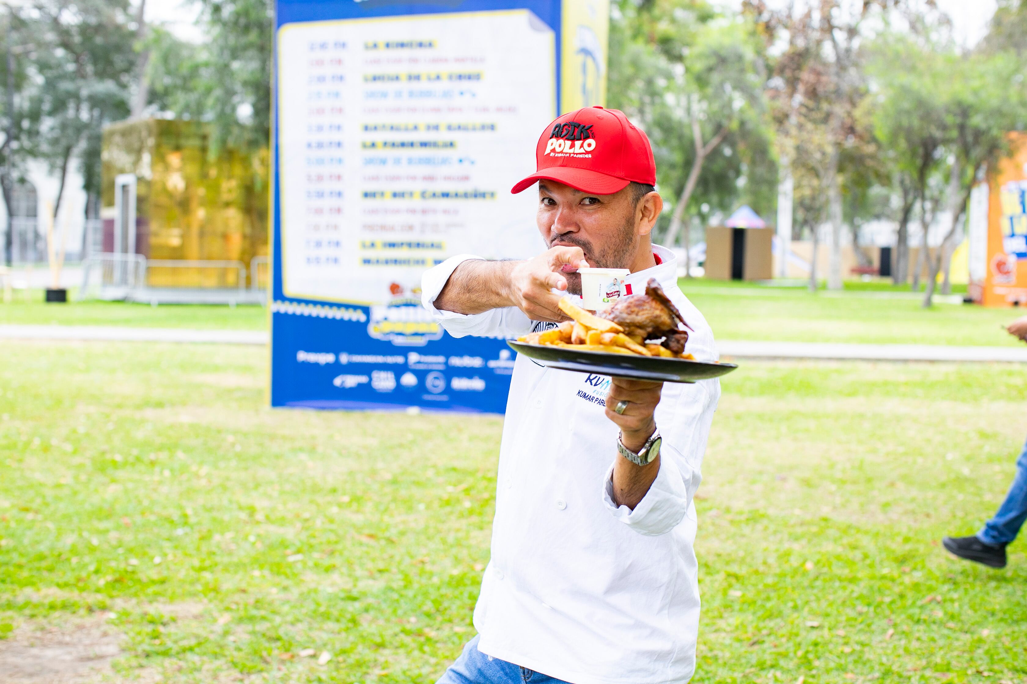El chef Paredes, muy a su estilo rebelde, tiene una propuesta alucinante, que consiste en su pollito a la brasa con su jugito acebichado que le da un toque super especial. Foto: Gian Ávila.