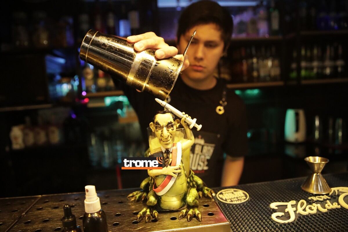 Preparan cócteles moleculares que están en tendencia y en TBH las presentaciones incluso tienen temáticas alusivas a la política. (Entrevista: Isabel Medina / Fotos: Renzo Salazar / Trome).