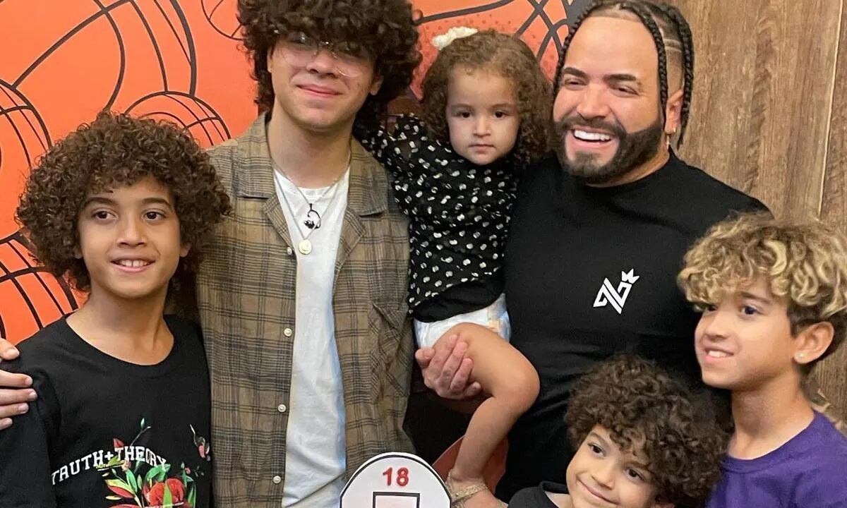 Nacho y sus otros hijos celebrando el cumpleaños de Diego Ignacio (Foto: Nacho Mendoza/ Instagram)