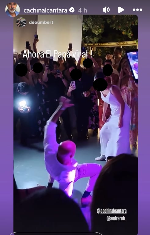 Carlos Alcántara fue la sensación en la boda de su hijo al bailar de manera jovial.
