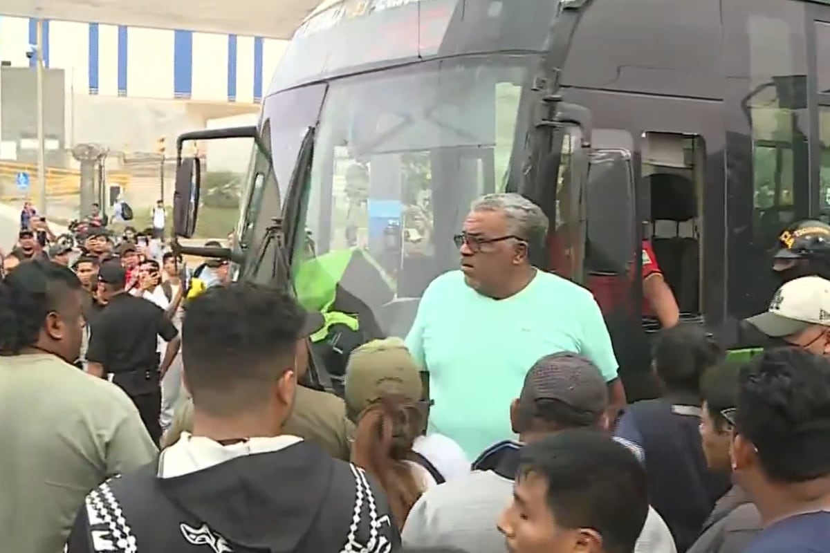 Protesta de transportistas genera congestión vehicular en la avenida Gambetta. (Foto: Captura/Canal N)