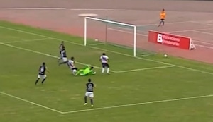 Leao Butrón salvó su arco tras terrible error de su defensa en el Alianza Lima vs Municipal por la Liga 1