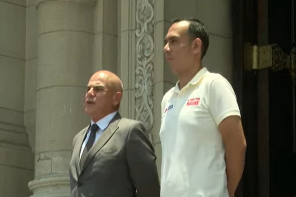 Presidente participa en ceremonia oficial mientras Congreso evalúa su salida. (Foto: Captura / TV Perú)