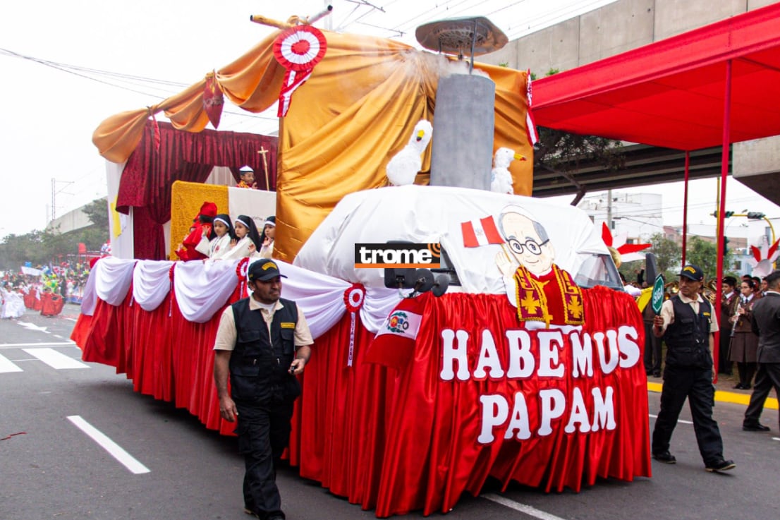 Momentos del desfile escolar de Fiestas Patrias organizado por el distrito de San Luis. Niños cautivaron al público. (Isabel Medina / Trome).