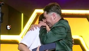 Hijo de Luisito Sánchez lo deja ‘EN SHOCK’ en pleno concierto: “Sé que has estado ausente y te he extrañado”