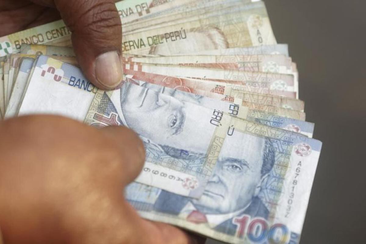 Las medianas y grandes empresas reconocerán en estas fiestas una remuneración equivalente a un mes de trabajo (Foto: Andina)