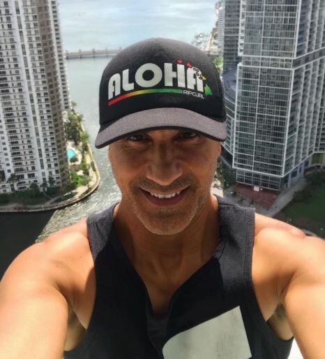 Carlos Sánchez ha mantenido su aspecto físico de hace 16 años (Foto: Instagram / Carlos Sánchez)