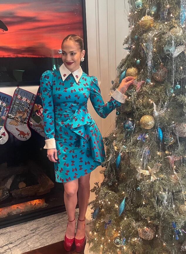 Este fue el vestido que tenía puesto Jennifer Lopez. (Foto: @jlo / Instagram)