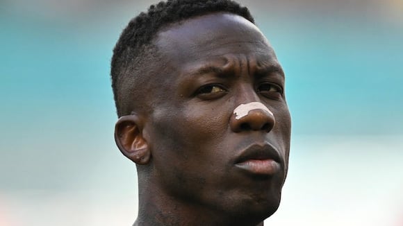 Luis Advíncula hizo un correcto partido ante Álvaro Carreras, lateral del Benfica. (Video: DAZN / Foto: Getty Images)