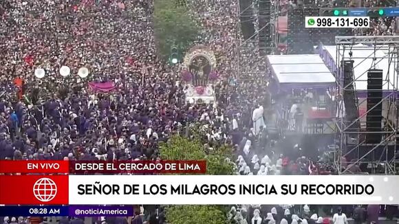 Arzobispo de Lima carga anda del Señor de los Milagros