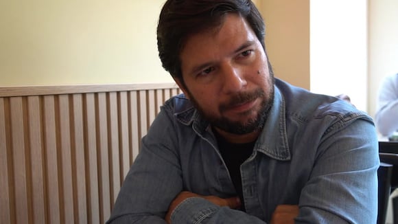 ¿Existen los temas de migración e identidad en tu novela?