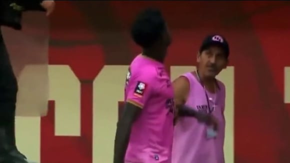 Trome | Christian Ramos y su polémico gesto en contra de la hinchada de Universitario