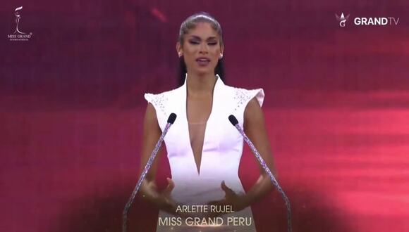 TROME - Arlette Rujel sorprende al público al terminar su discurso en tailandés