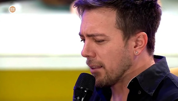 Julián llora por su familiar