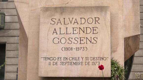 Chile rinde homenaje al expresidente Allende y recuerda el golpe de estado