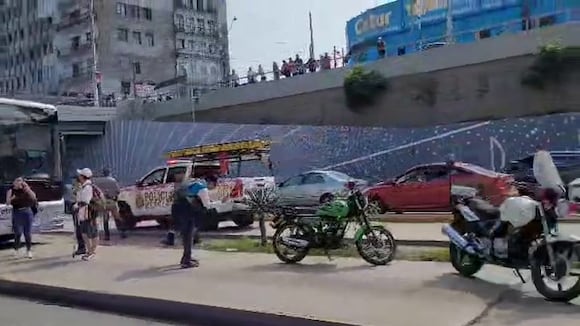 Vía Expresa: motociclista invade vía exclusiva del Metropolitano,