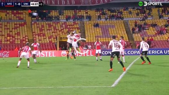 Daniel Kanashiro soltó palabrota tras esta jugada de gol de Universitario (Video: Directv)