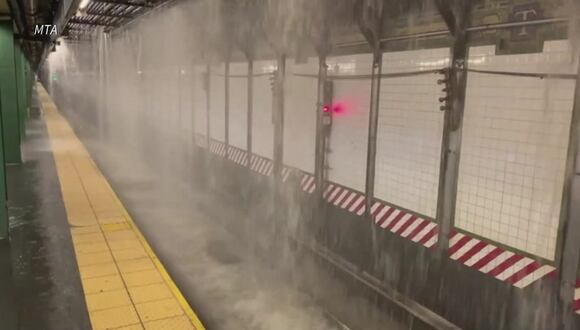 Nueva York: rotura de tubería de agua inunda la estación de metro de Times Square