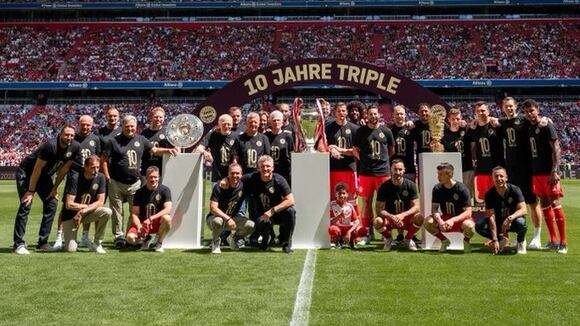 Claudio Pizarro marcó golazo en amistoso de leyendas del Bayern Múnich y Borussia Dortmund. (Video: Bayern Múnich)