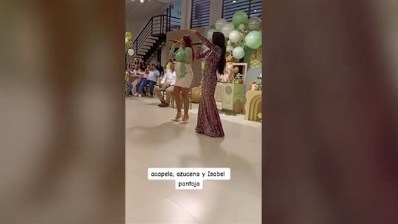 Azucena Calvay canta en su babyshower
